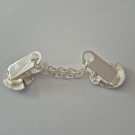 Zilverkleurige vestclip (blauw | asymmetrische rondjes)