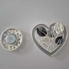 Magneet broche (grijs | hart, blaadjes)
