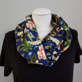 Tricot colsjaal  (blauw | bloemen, blaadjes)