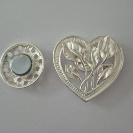 Magneet broche (zilverkleurig | hart, blaadjes)