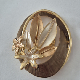 Magneet broche (bruin | ovaal bloemen, blaadjes)