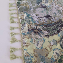 Satijnen 3-hoek sjaal met kwastjes ( groen | paisley, bloemen)