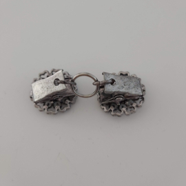 Zilverkleurige vestclip ring (antiek zilver | roos hartenblad)