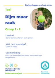 Buitenles op het groene schoolplein Groep 1-2