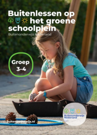 Buitenles op het groene schoolplein Groep 3-4