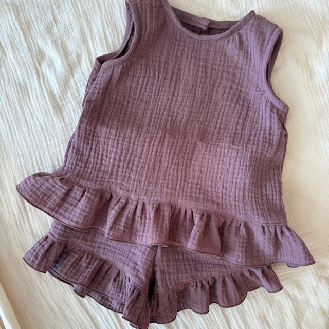 RUFFLE TOP