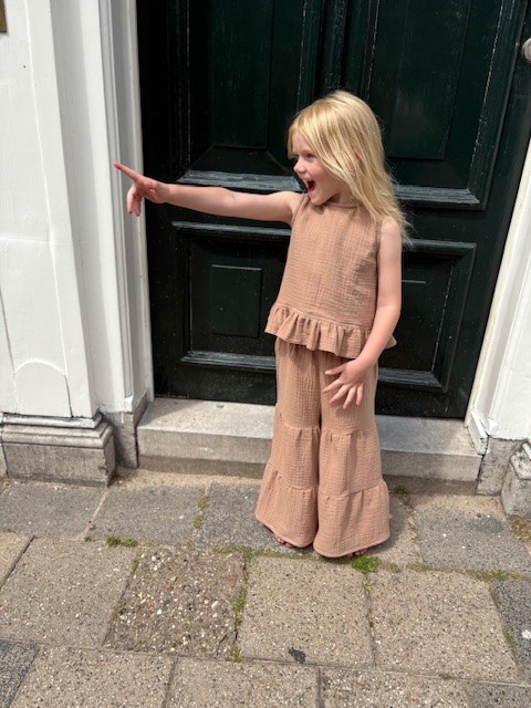 WIDE RUFFLE PANTS