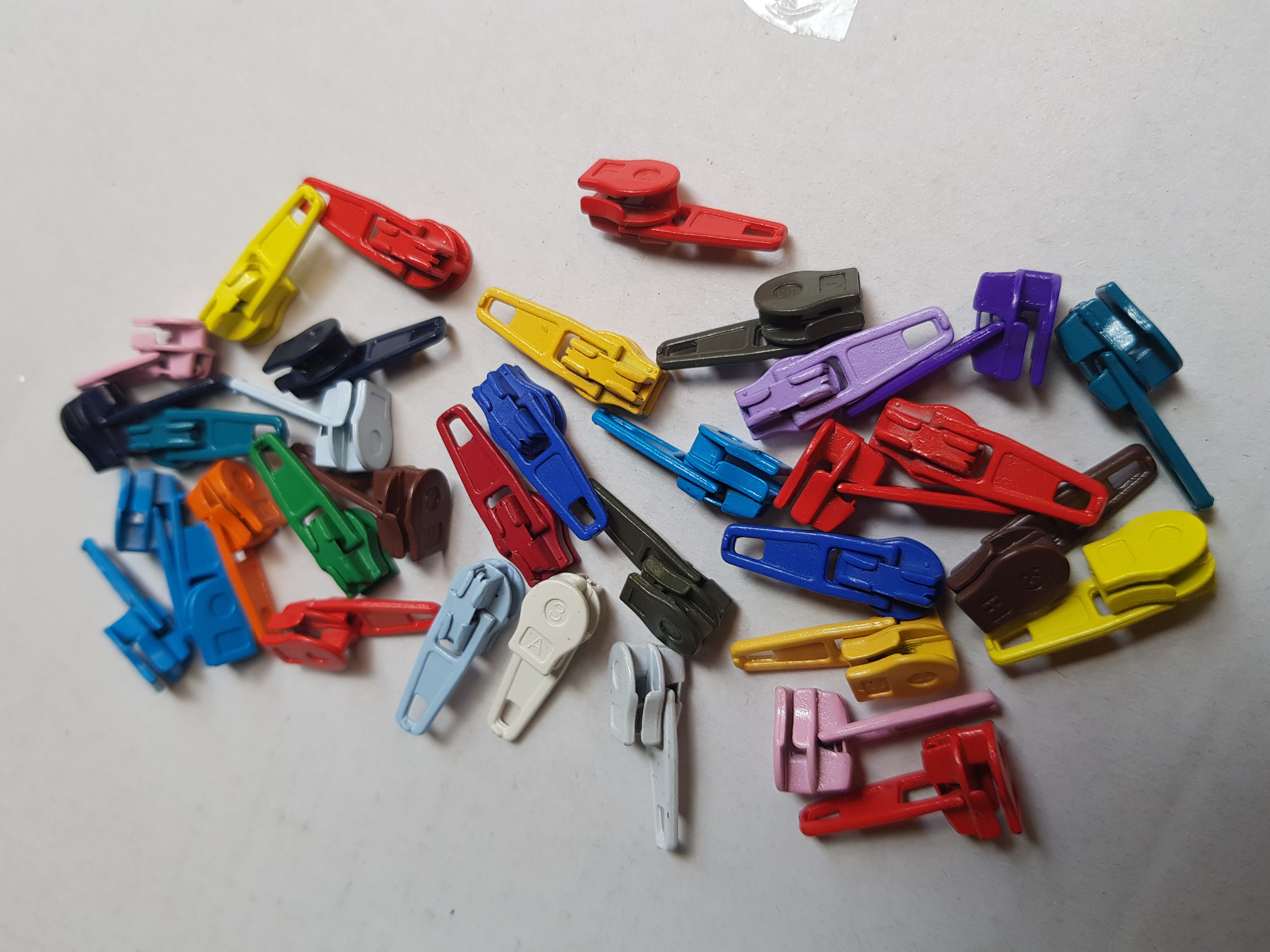 Runners, ritsvoetjes voor ritsen op de rol maat 3, vanaf 0,59