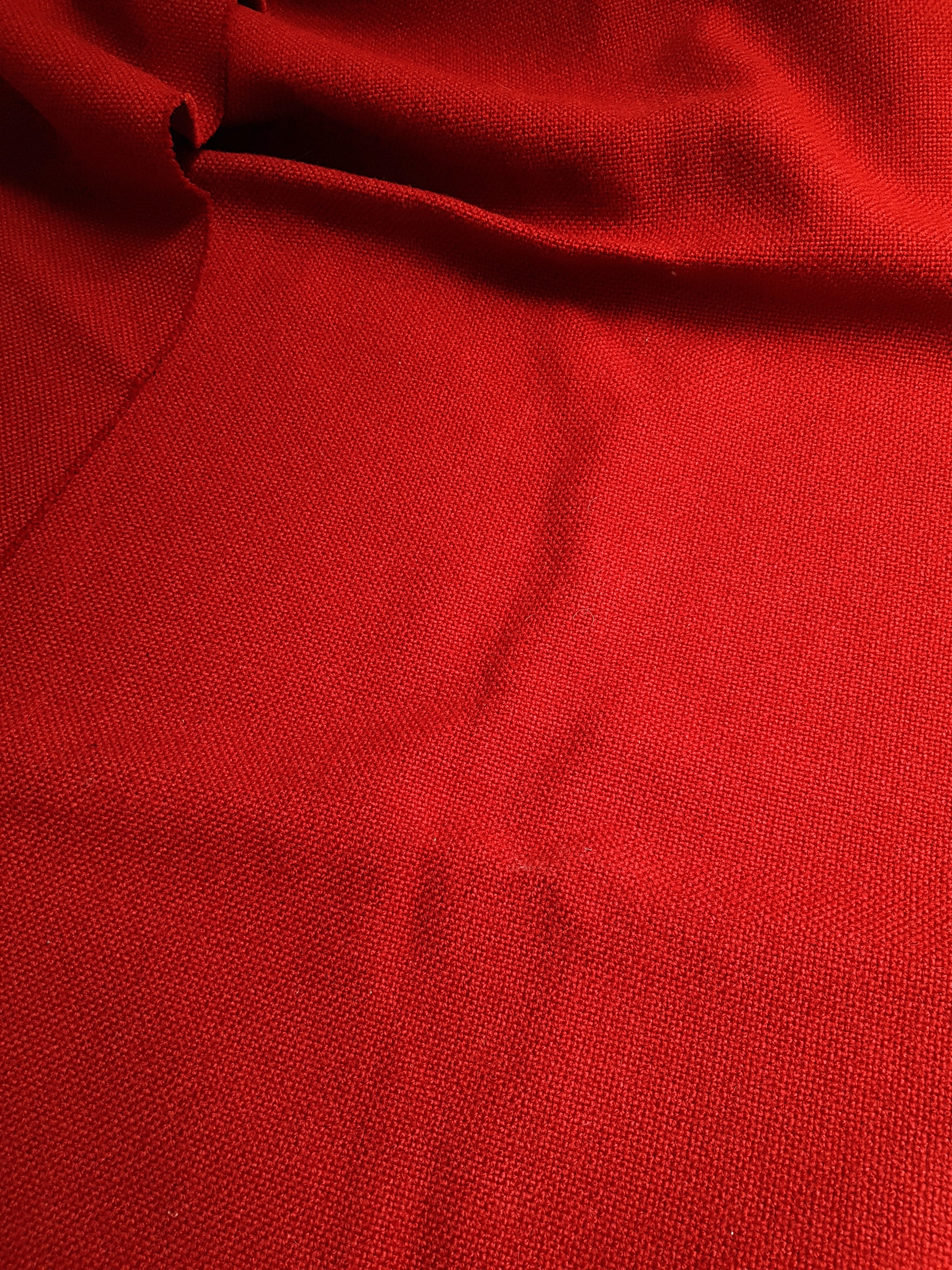 Diep rood stevig, grof geweven 79 x 120 cm (DRM)