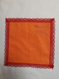 Vintage zakdoekje met borduurpatroon