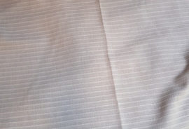 Semi transparant lichtgrijs(lila) 145x183 cm (WSR)