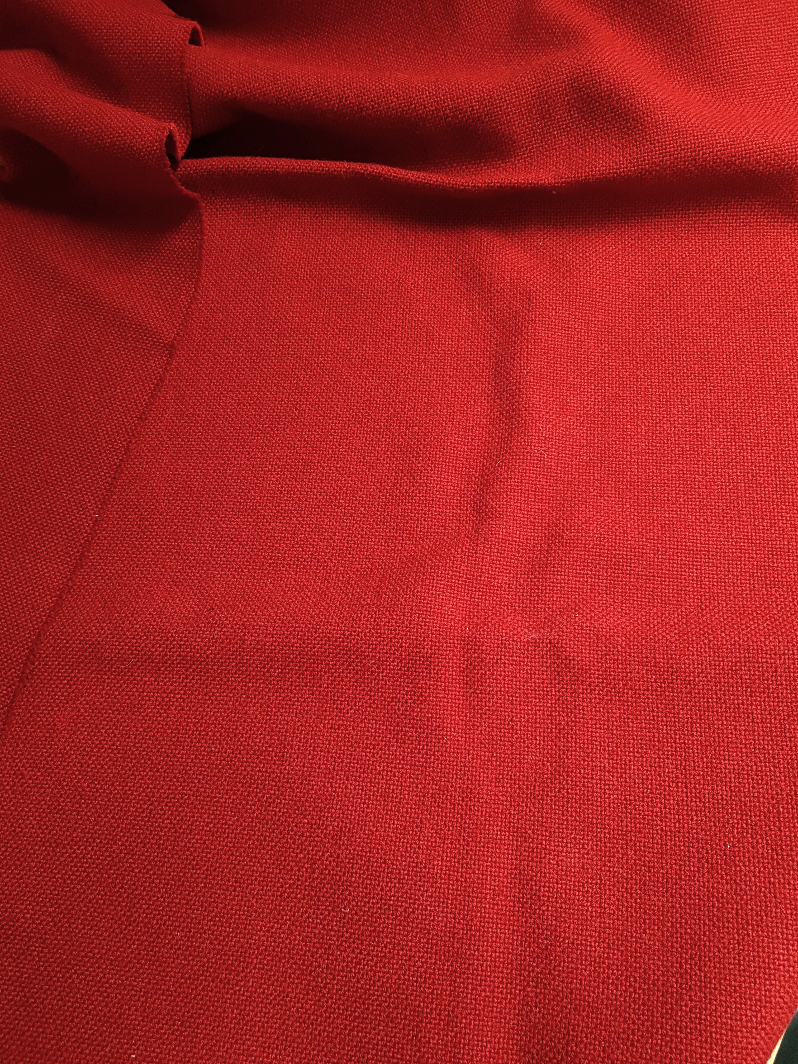 Diep rood stevig, grof geweven 79 x 120 cm (DRM)