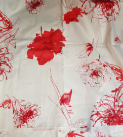 Witte katoen, stretch, rode bloemen 170 b x 158 cm (sbp)