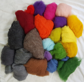 300 g assorti gekaarde wol (gk28)