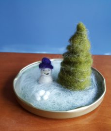 WINTER: winterlandschapje kerstboompje en sneeuwpopje naaldvilten en natvilten