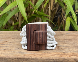 Kraaltjes armband met houten sluiting
