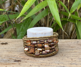 Kraaltjes armband met parelmoer