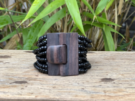Kraaltjes armband met houten sluiting