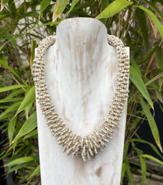 Kraaltjes ketting met gevlochten kringeltjes