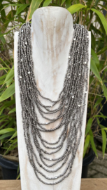 Kraaltjes ketting met zilveren accentjes