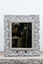 Handgesneden spiegel wit en zacht grijs 33x38cm