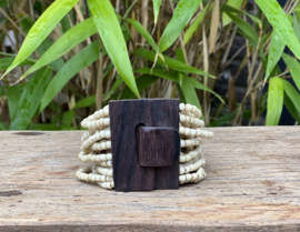 Kraaltjes armband met houten sluiting