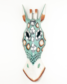 Houten handgesneden giraffe masker medium celeste/capiz