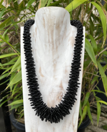 Kraaltjes ketting met gevlochten kringeltjes
