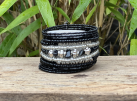 Kraaltjes armband  met bedeltjes