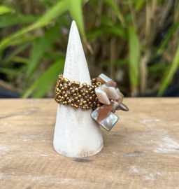 Kraaltjes ringen met parelmoer