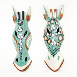 Houten handgesneden giraffe masker medium celeste/capiz
