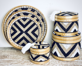 Round offering basket with beads in black/cream/white