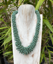 Kraaltjes ketting met gevlochten kringeltjes