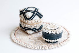 Offering basket beads/shells black/light cream/white