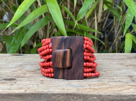 Kraaltjes armband met houten sluiting