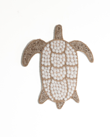Schildpad met witte schelpen en kraaltjes small 30cm