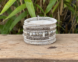 Kraaltjes armband  met bedeltjes