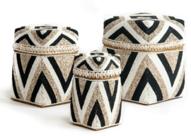 Offering basket high model beads/shells black/cream/white