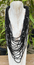 Kraaltjes ketting met zilveren accentjes