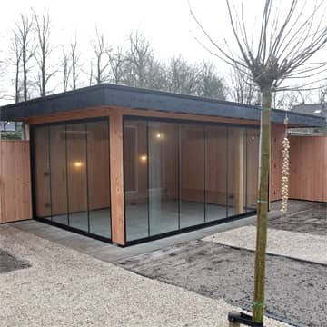 Overkapping met glaswand - Vught