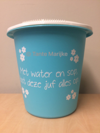 Losse sticker met water en sop lost ..... alles op!