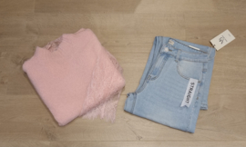 trui met kanten mouwen lichtroze