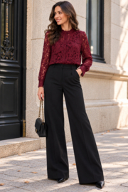Bordeaux kanten blouse met glanzende knopjes