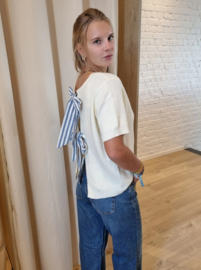 ecru trui met strik blauw/wit