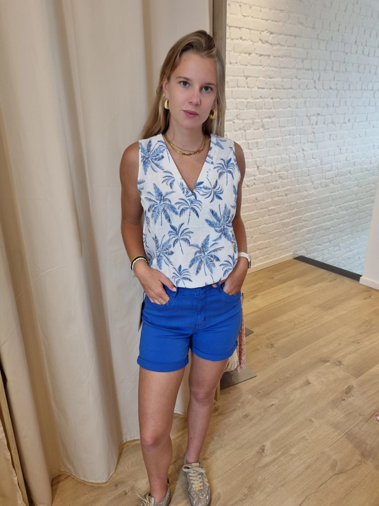 mouwloze top in stevig katoen met palmboompjes