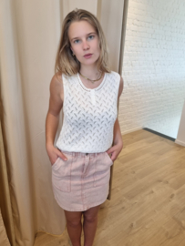 gebreide top met dentelle motief en knoopjes ecru