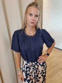 bloesje met mooie hals en wijde mouwen marineblauw