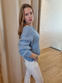 lichtblauwe trui met motief en lurex