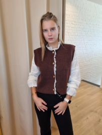 kanten bloesje met leuk accent aan de mouwtjes