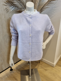 pastel trui met knopen en kanten afwerking lila